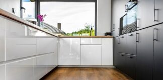 Comparative Analysis: Rigid Vinyl vs. Traditional Vinyl Flooring